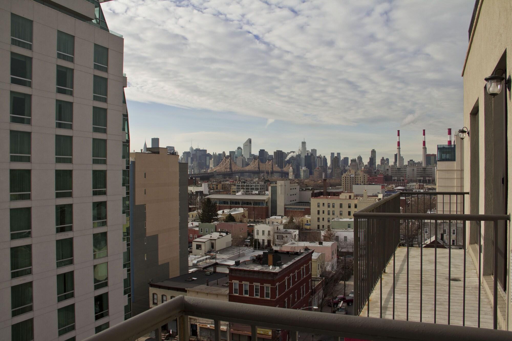 Vetiver / Manhattan Skyline Hotel Nova York