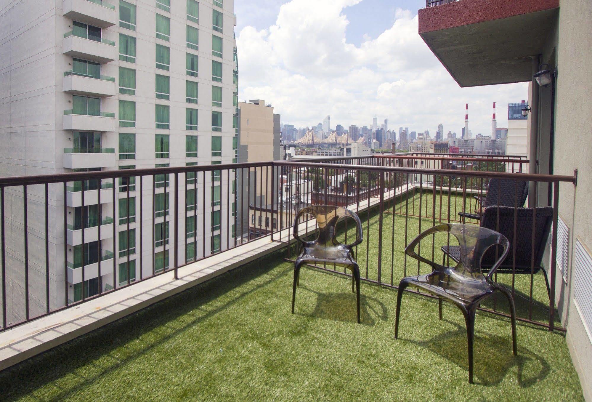 Vetiver / Manhattan Skyline Hotel Nova York